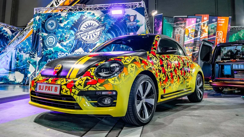 VW Beetle graffiti custom livery — Frank Ricci Design × WMR