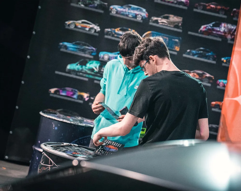 Wrap My Ride studio — Joffrey en team aan het werk